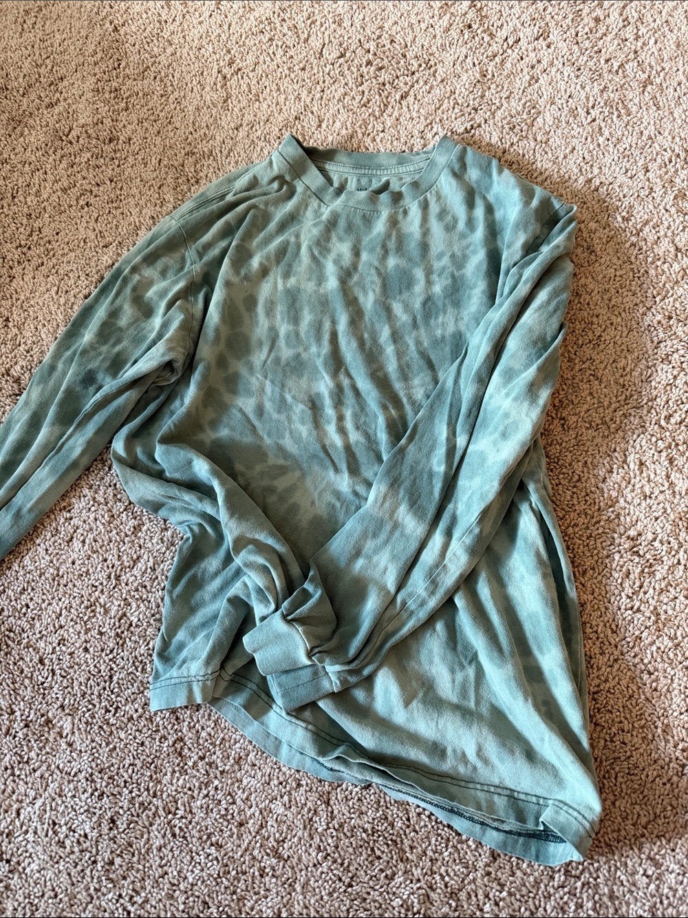 GAP Men's Long Sleeve Tee in Sage Green TieDye